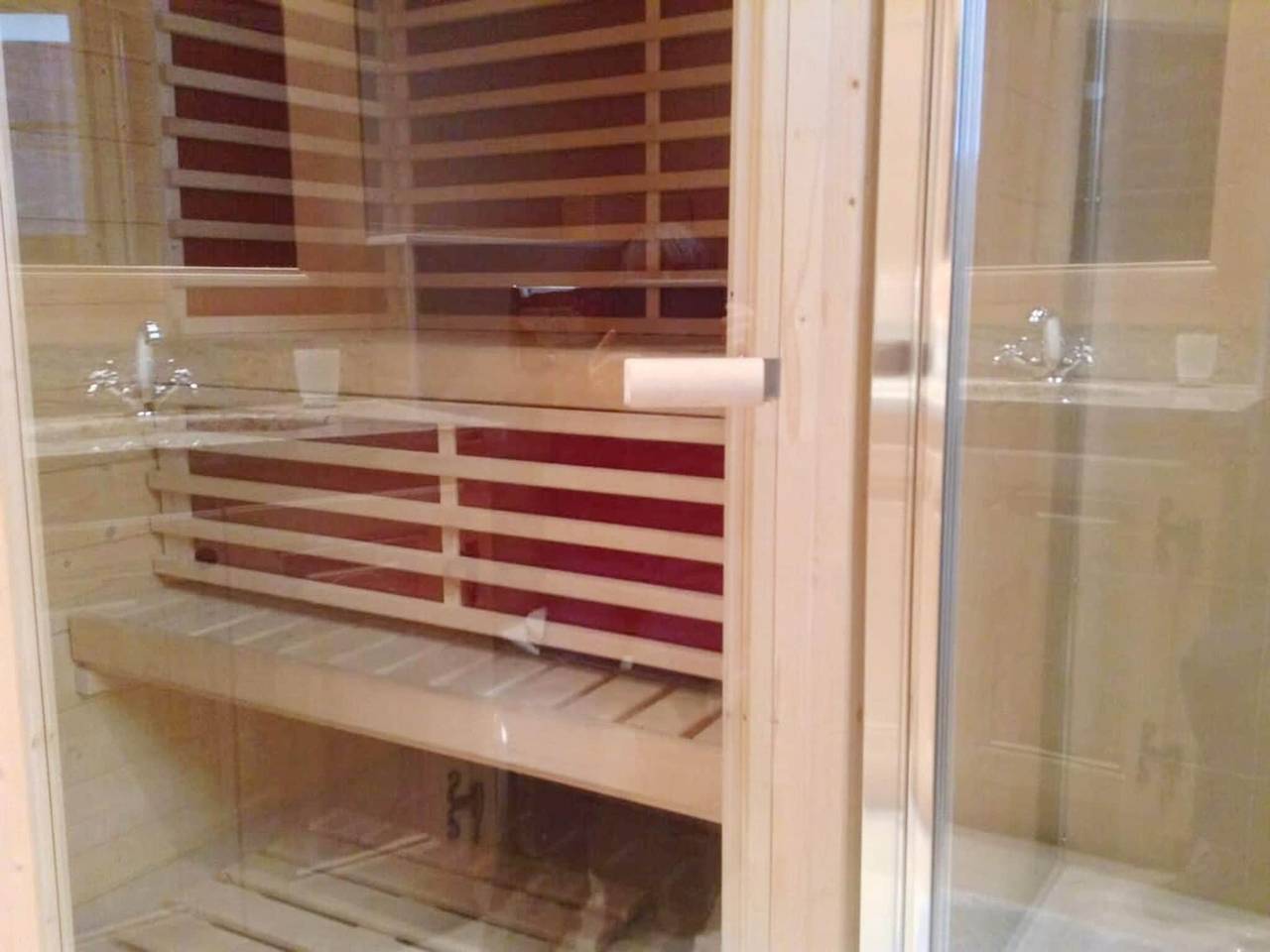 Ganze Wohnung, Üppiges Apartment mit Sauna und Whirlpool in Saanenmöser, Saanen