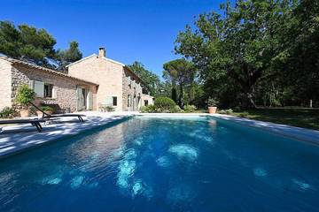 Location de vacances pour 9 personnes, avec terrasse et jardin, animaux acceptés à Murs