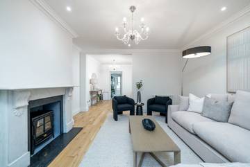 Vacation Rental for 6 Guests in London, South East England, Picture 3