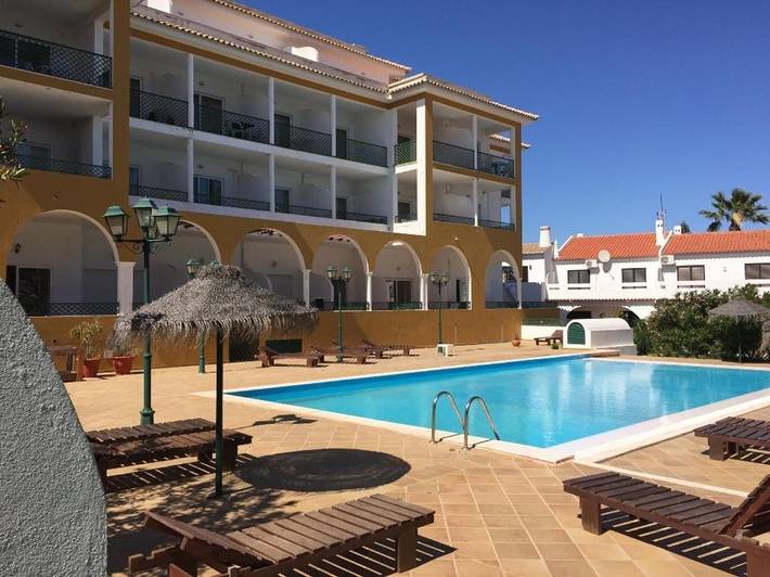 Aparthotel para 4 pessoas, com jardim e varanda em Altura