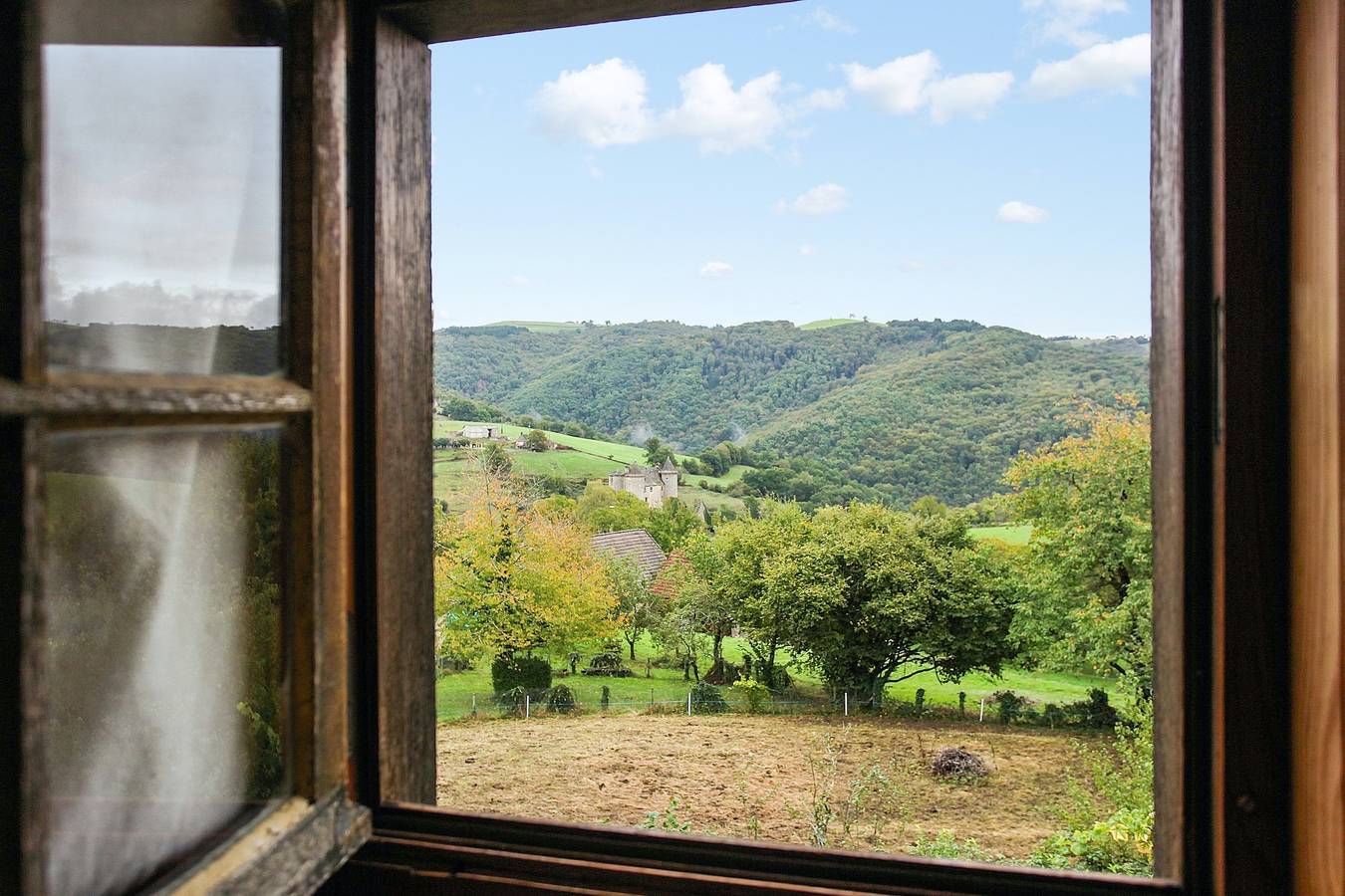 Maison accueillante à Senezergues avec vue sur la montagne in Sénezergues, Région d'Aurillac