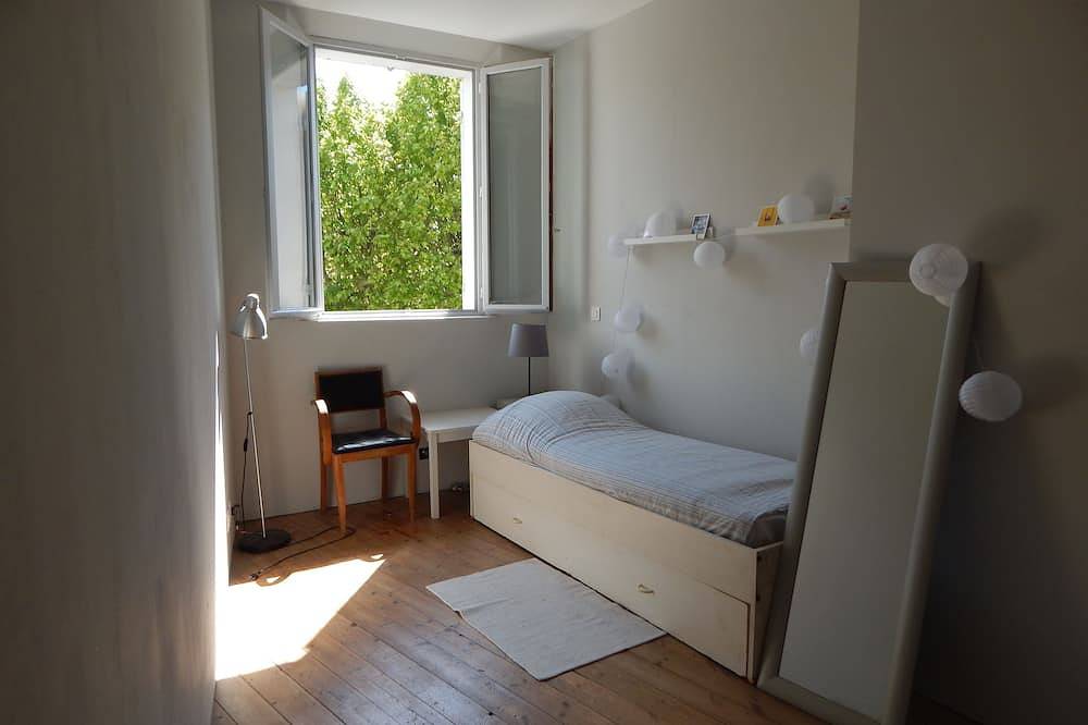 Dorfhaus in Drôme Provençale im Jahr 2018 restauriert in Grillon, Enclave de Valreas