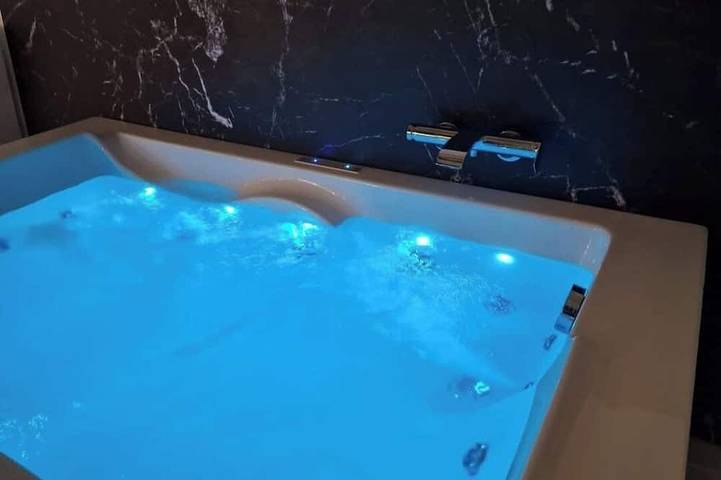 Ferienwohnung für 2 Personen, mit Terrasse und Garten sowie Whirlpool - 1