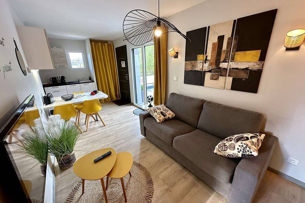 Appartement entier, Yellow cab 3* climatisé avec terrasse et vue montagne in Drumettaz-Clarafond, Région de Chambéry