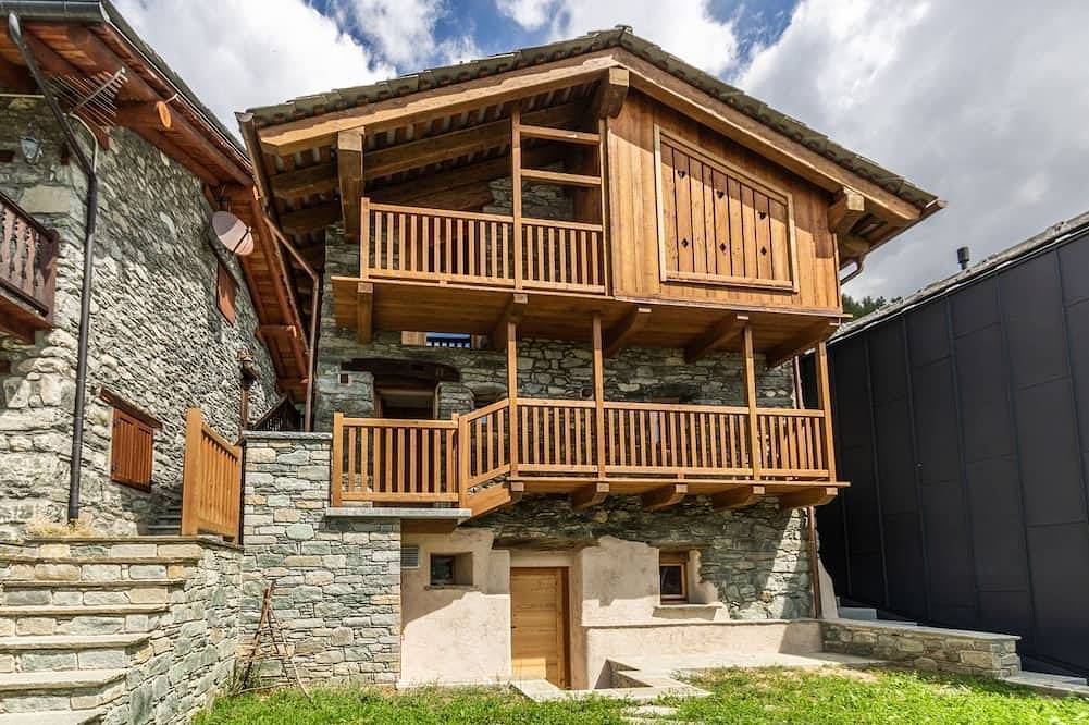Chalet Pessey|Il tuo chalet privato con giardino a 400mt dal Pistone in Cervinia, Valtournenche