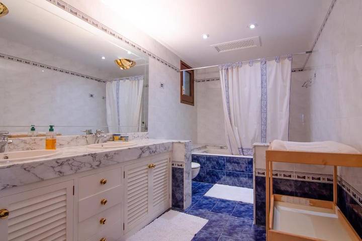 Location de vacances pour 23 personnes, avec piscine et balcon ainsi que jardin et jacuzzi à Mataró - 3