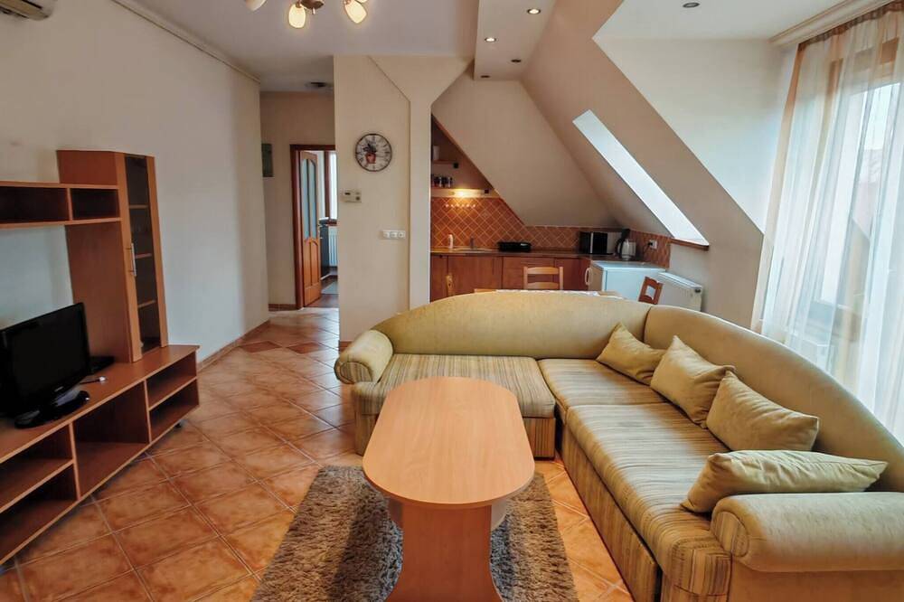 Ganze Wohnung, Kazinczy 2-Zimmer-Wohnung mit Balkon in Ketschkemet, Kecskeméti járás