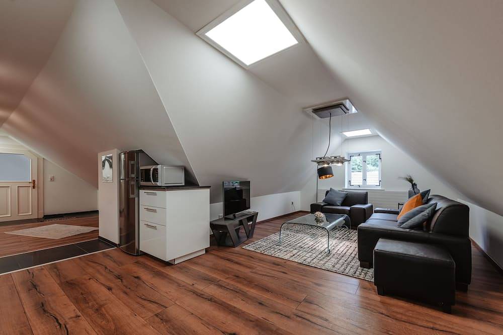Ganze Wohnung, Mansardenwohnung (2. Og) in Osterode, Harzvorland