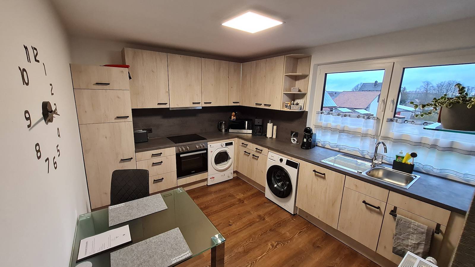 Ganze Wohnung, Ferienwohnung 'Helfensteinblick' mit Bergblick, Balkon und Wi-Fi in Calden, Hessisches Bergland