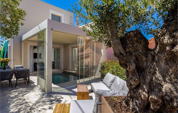 Ferienhaus für 6 Personen, mit Terrasse und Sauna sowie Whirlpool in Nin