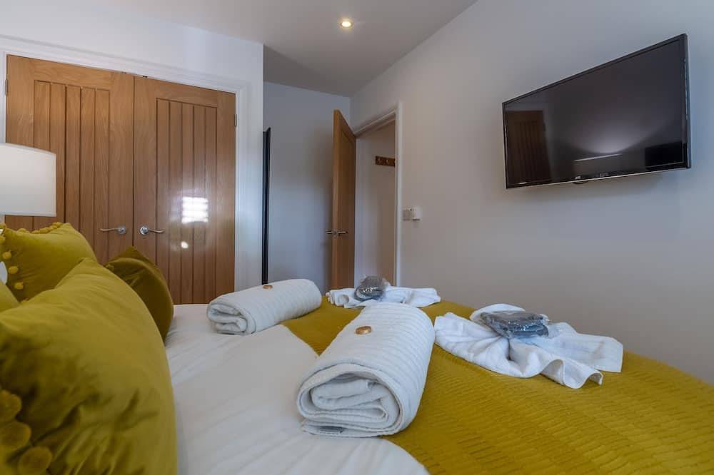 Entire apartment, A stunning first floor apartment with panoramic views, not far from the beach. in Carbis Bay, Cornwall