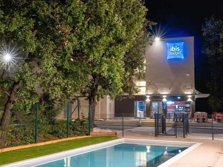 Hotel for 2 people, with garden and pool - 1