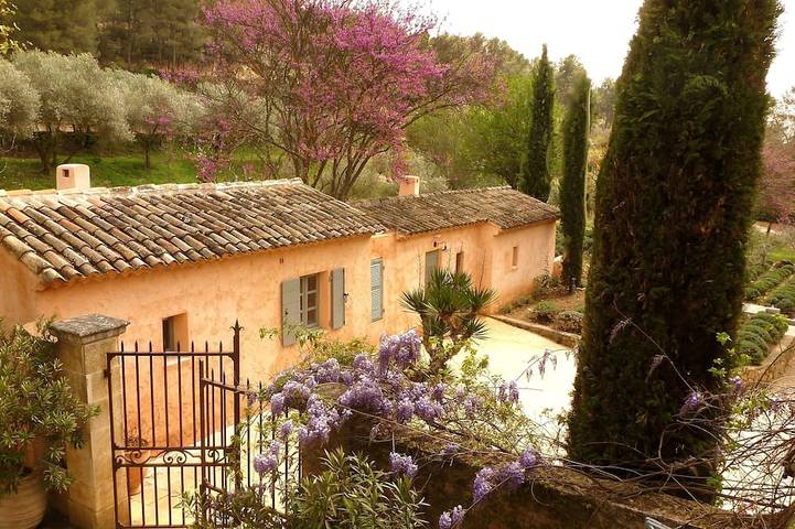 Location de vacances pour 3 personnes, avec jardin à Le Tholonet
