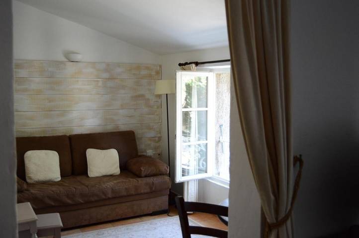 Hôtel pour 2 personnes, avec vue ainsi que jardin et piscine, animaux acceptés à Eygalières - 2