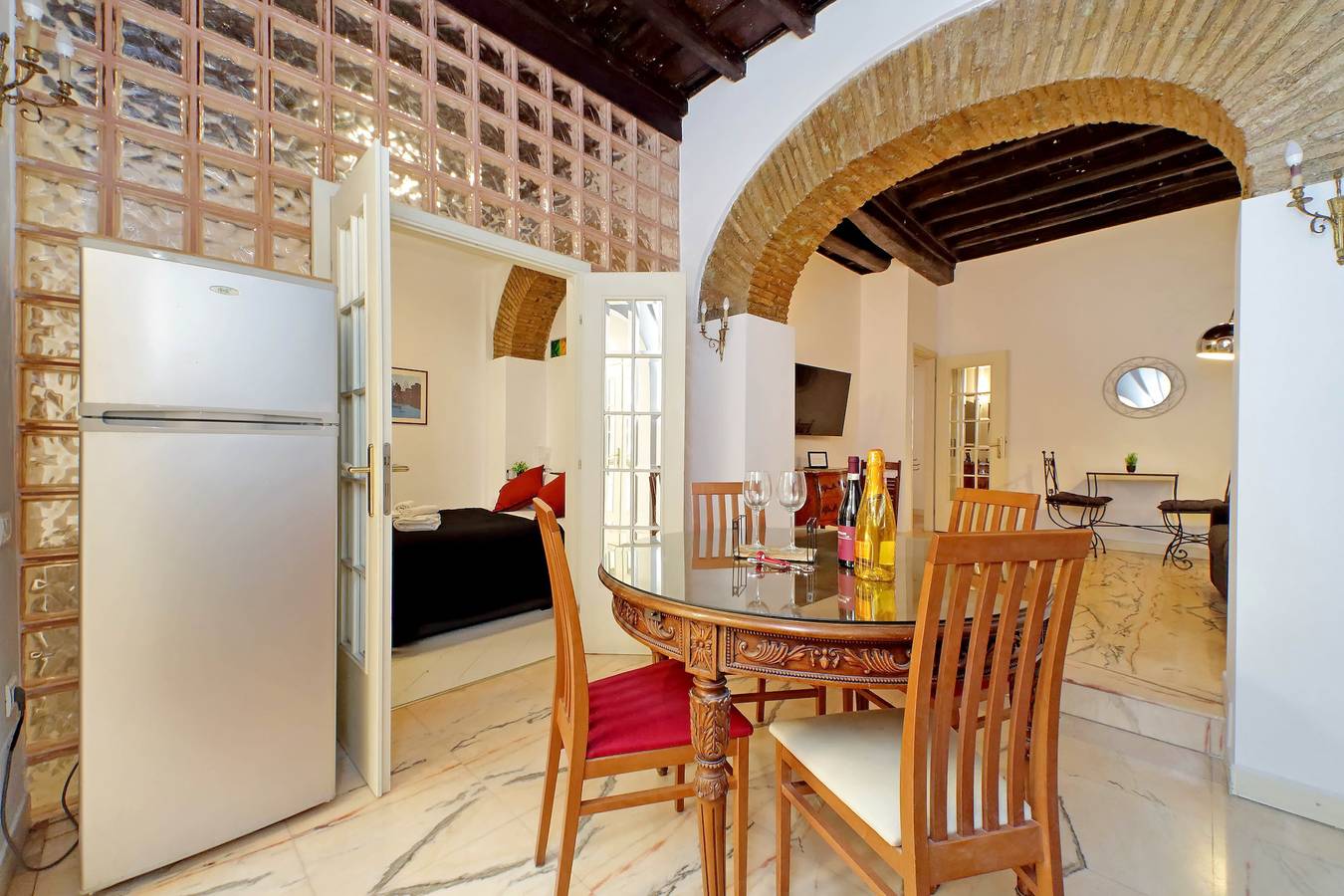 Entire apartment, 4Bnb - Lungaretta Jacuzzi Apartment in Trastevere, Rome