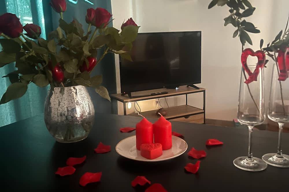 Holiday Home 'Petit Paradis' with Wi-Fi and Air Conditioning in Besse-sur-Issole, Brignoles region