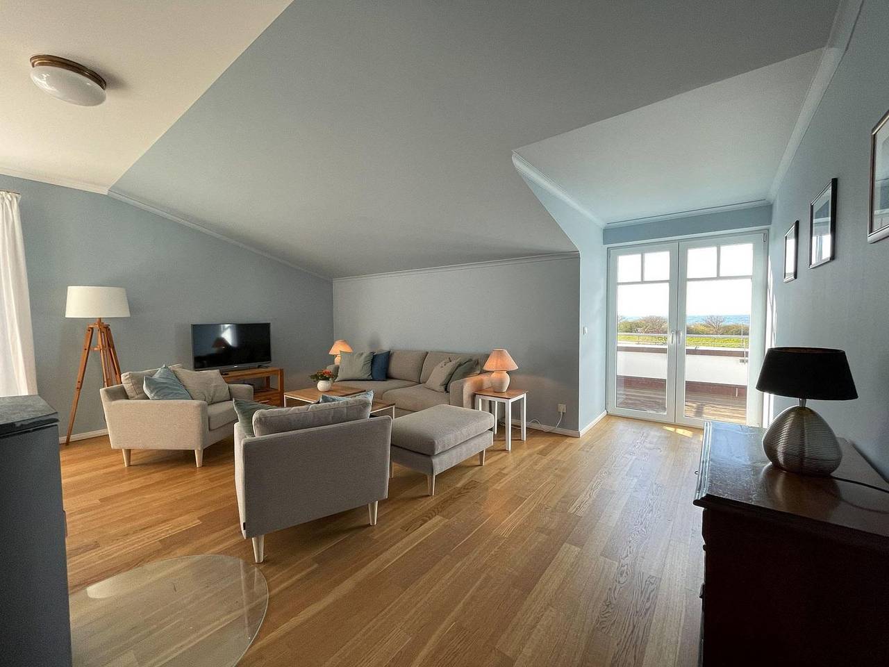 Ganze Wohnung, Strandvilla - Penthouse mit Meerblick, Balkon und moderner Ausstattung in Börgerende, Börgerende-Rethwisch