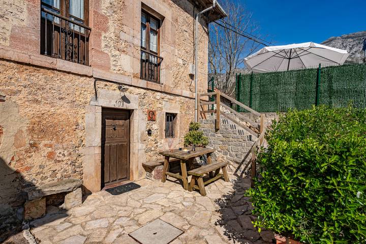 Casa rural para 7 personas, con jardín y jacuzzi, Se admiten mascotas en Comarca de Oriente - 2