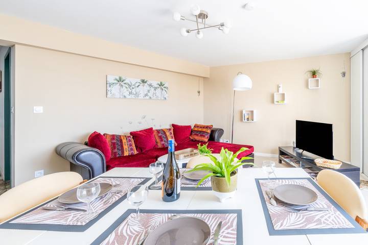 Apartamento entero, Apartamento "Le Petit Rouge" a 15 min de Puy du Fou in La Meilleraie-Tillay, Fontenay-le-Comte
