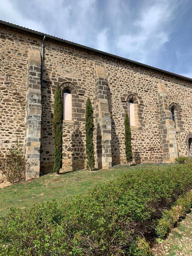 Location de vacances pour 3 personnes, avec piscine et jardin ainsi que terrasse et vue à Vieille-Brioude - 2