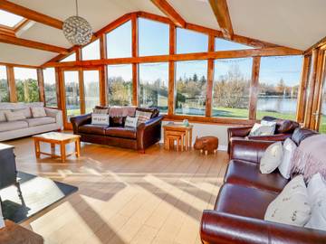 Cottage for 10 People in Coddington, England, Photo 1