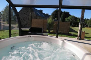 Gîte pour 2 personnes, avec sauna et terrasse ainsi que jardin et jacuzzi, animaux acceptés à La Chapelle-Neuve