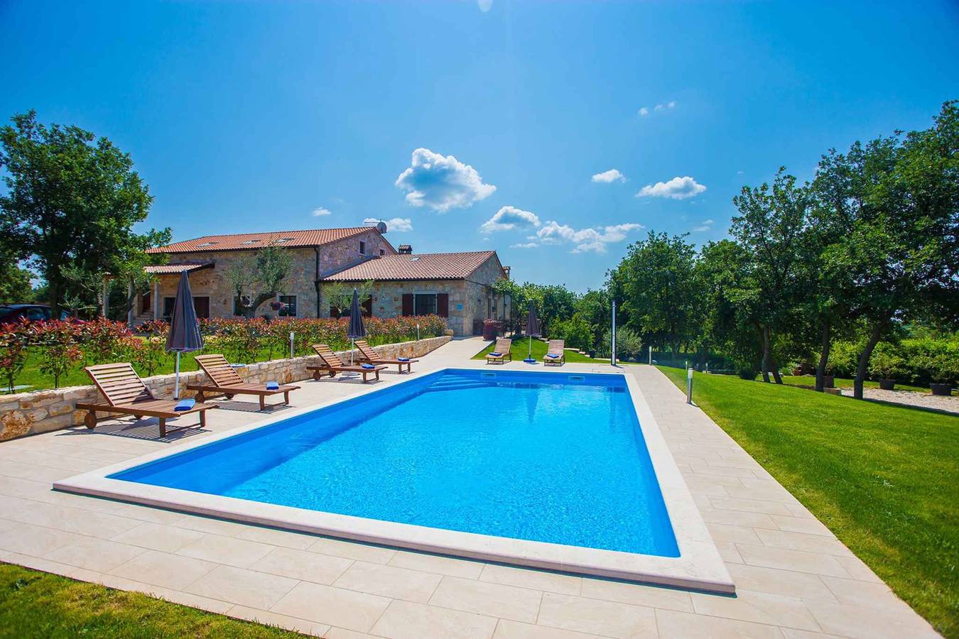 Ganze Ferienwohnung, Ferienwohnung mit Klimaanlage und Pool in Selina, Zentralistrien