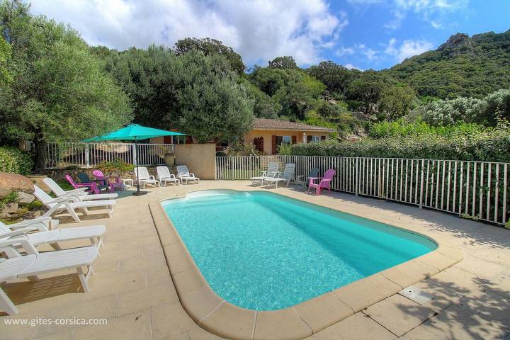 Gîte für 4 Personen, mit Terrasse und Garten sowie Pool und Ausblick
