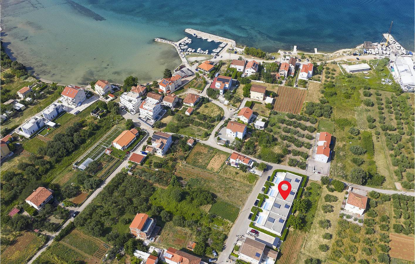 Gemütliche 2-Zimmer-Wohnung mit Pool, in Küstennähe und mit vielen Restaurants in Ugrinici, Kraj