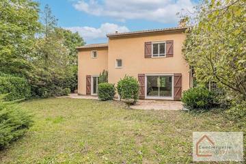 Cottage pour 6 personnes, avec vue ainsi que piscine et jardin à Saint-Genis-Laval