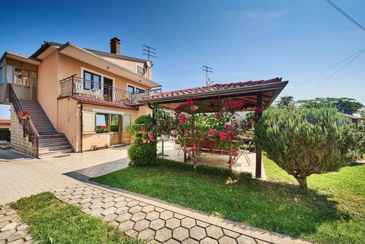 Ferienwohnung für 4 Personen, mit Terrasse und Garten