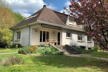 Gîte pour 14 personnes, avec jardin, animaux acceptés à Tournan-en-Brie