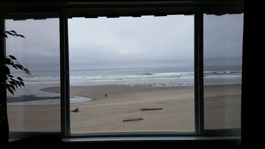 Vacation rental for 5 people, with pool and sauna as well as yard in Lincoln City