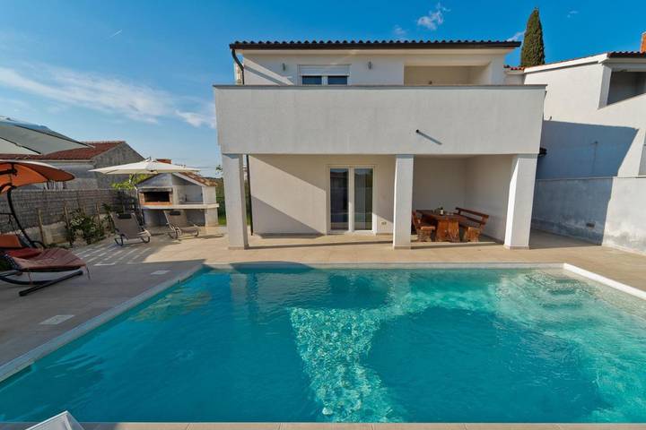 Villa für 8 Personen, mit Pool und Garten in Pula