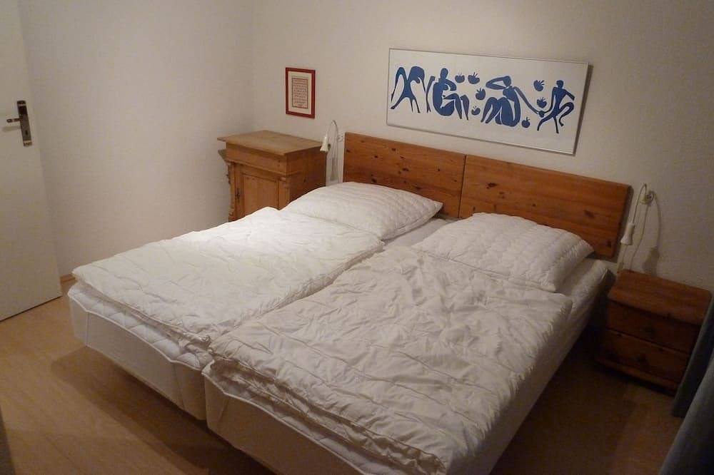 Ganze Wohnung, Gemütliche 2- Zimmer Ferienwohnung im Reethaus, direkt am Strand in Müggenburg, Zingst