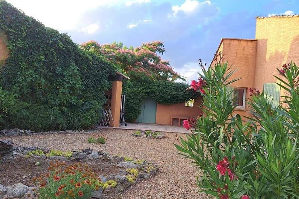 Maison Bien-être Séjour à Thème en Famille ou Avec vos Proches. Jardin & Jacuzzi in Saint-Antonin-du-Var, Brignoles Region