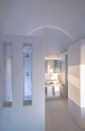 Villa for 4 Guests in Santorini, Cyclades, Picture 3
