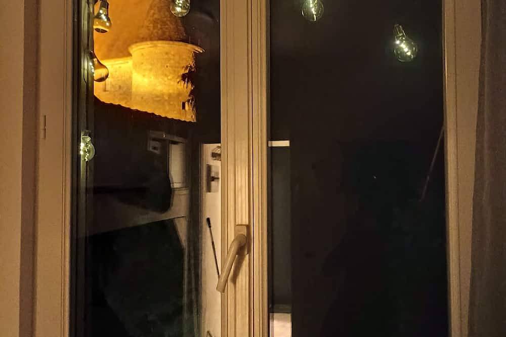 Appartement entier, Chez Yahmz à la ville, studio minimaliste au coeur du centre ville de Nemours in Nemours, Seine-et-Marne