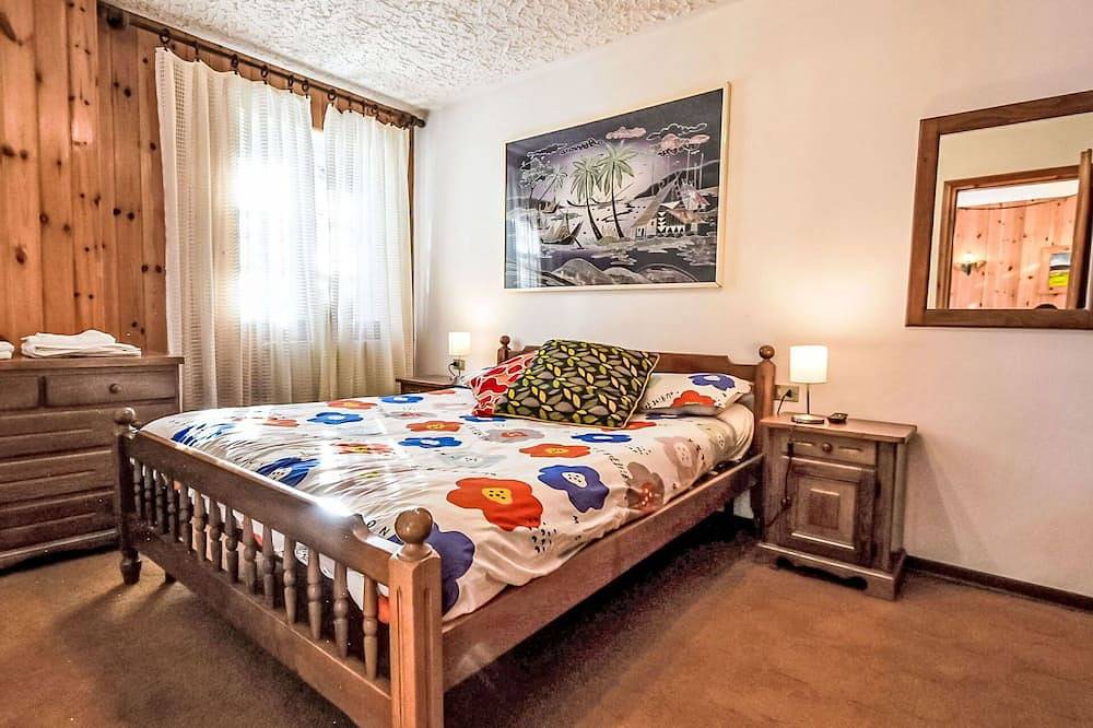 Appartamento intero, Accogliente appartamento per 4 ospiti con Wifi, Tv, balcone e animali ammessi in Madesimo, Valtellina