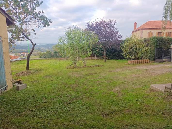 Gîte pour 8 personnes, avec jardin ainsi que balcon et vue à Vézézoux
