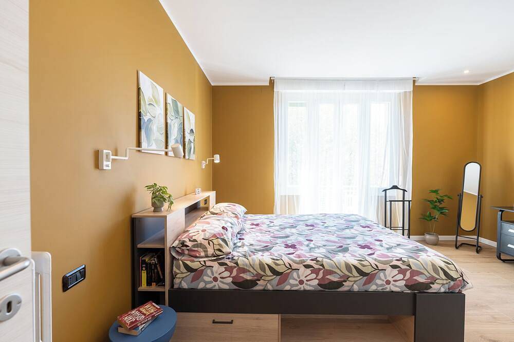 Hel lejlighed, Bright Modern and Cozy Two-room Apartment - Convenient Parking & Fast Wi-Fi in Vercelli, Vercelli Provinsen