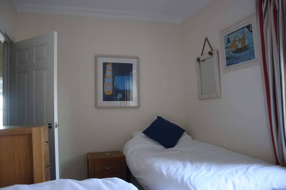 Ganze Wohnung, Stunning Sea Views Sleeps 4  in  lovely 2 bed, 2 bath show flat, garage included in Cornwall