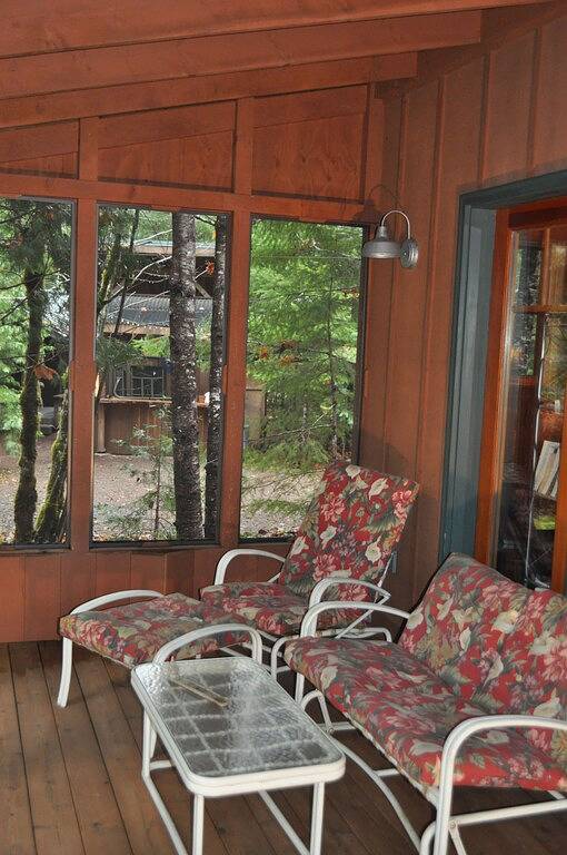 Glamping for 6 people, with sauna and yard as well as terrace in Oregon