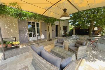 Cottage pour 6 personnes, avec jacuzzi et jardin à Rognes
