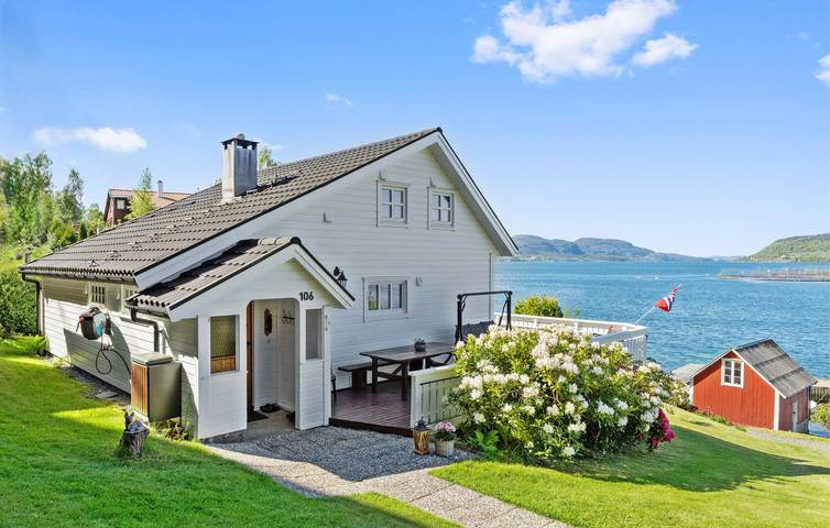 Ferienhaus für 6 Personen mit Terrasse in Hjelmeland