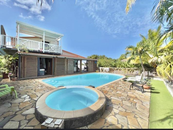 Maison d’hôte pour 10 personnes, avec piscine ainsi que jardin et jacuzzi