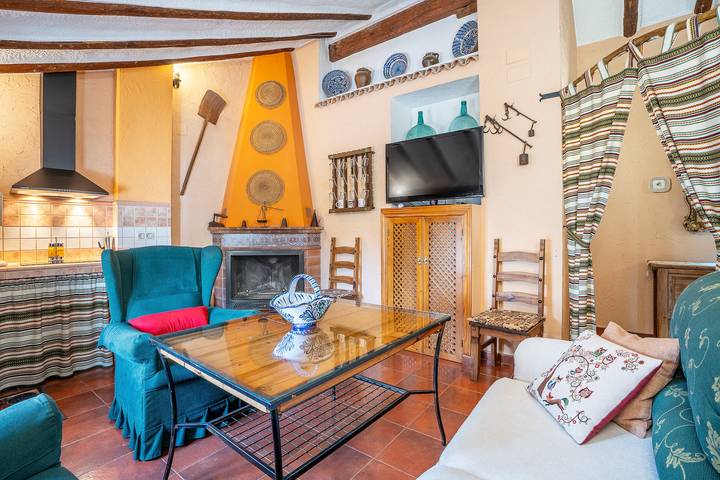 Ganze Wohnung, Ferienwohnung 'Romero' für 4 · zwei Bäder und Talblick von oben · Sierra de Cazorla in Hinojares, Sierras de Cazorla Segura Naturpark
