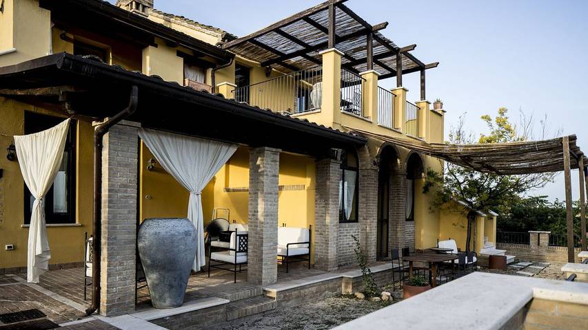 Appartamento per 4 persone, con terrazza e giardino nonché idromassaggio e piscina in Ripatransone
