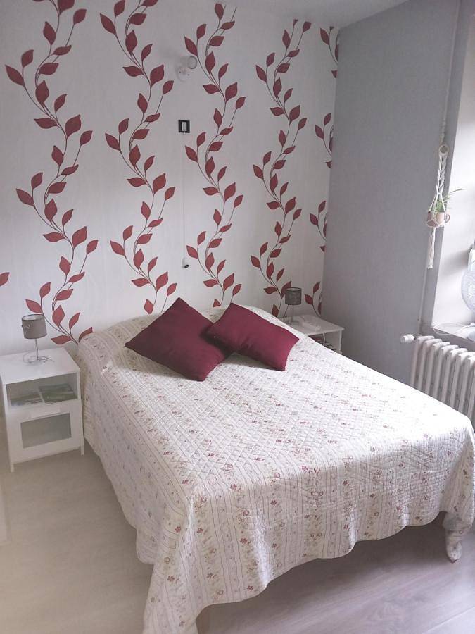 Chambre d’hôte pour 3 personnes, avec jardin dans Vrécourt