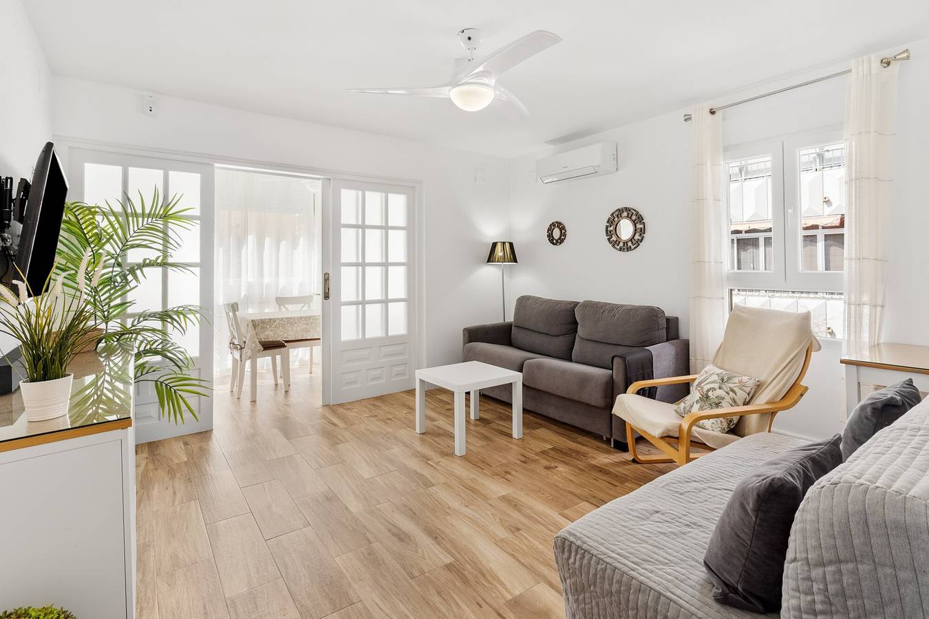 Entire apartment, Apartment 'Fuengirola Beach' with Sea View, Wi-Fi and Air Conditioning in Fuengirola Centre, Fuengirola